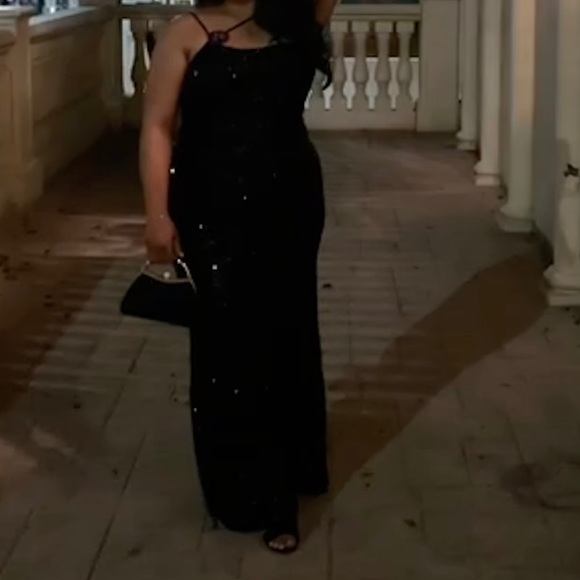 Windsor Black sequins gown - Picture 6 of 7